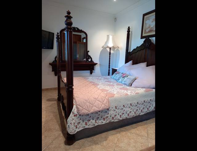 9 BEDROOM HOUSE FOR SALE IN UMTENTWENI